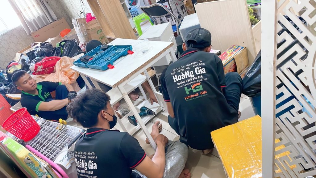 cách đóng gói đồ trong phòng ngủ